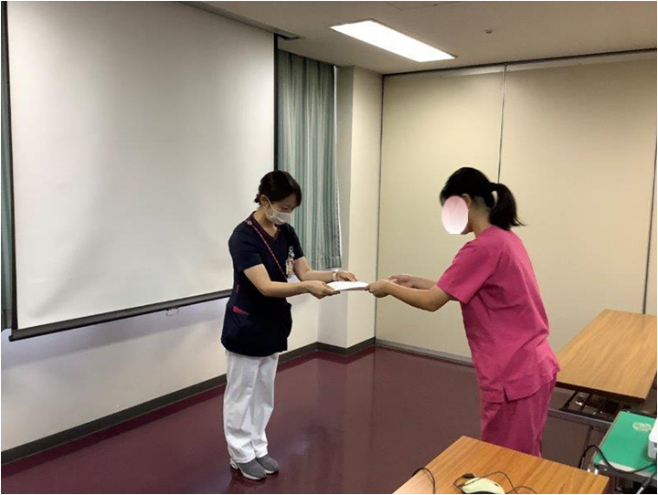 修了証授与